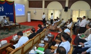 Chairman of State Administration Council Prime Minister Senior General Min Aung Hlaing discusses urban development of Hlaing Tha Ya with officials