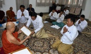 တိပိဋကဓရ တိပိဋကကောဝိဒ ဘွဲ့တံဆိပ်တော် ရရှိတော်မူသော ဆရာတော်တော်ထံသို့ ပြည်ထောင်စု သမ္မတ မြန်မာနိုင်ငံတော်၊နိုင်ငံတော်စီမံအုပ်ချုပ်ရေးကောင်စီ ဥက္ကဋ္ဌ နိုင်ငံတော်ဝန်ကြီးချုပ် ဗိုလ်ချုပ်မှူးကြီး သတိုးမဟာသရေစည်သူ သတိုးသီရိသုဓမ္မ မင်းအောင်လှိုင် ထံမှ ဆက်ကပ်ပေးပို့သည့် ဂုဏ်ယူဝမ်းမြောက်ကြောင်းသဝဏ်လွှာဆက်ကပ်သည့်အခမ်းအနားကျင်းပ