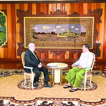 နိုင်ငံတော်စီမံအုပ်ချုပ်ရေးကောင်စီဥက္ကဋ္ဌ နိုင်ငံတော်ဝန်ကြီးချုပ် ဗိုလ်ချုပ်မှူးကြီး မင်းအောင်လှိုင်နှင့်  ရုရှားဖက်ဒရေးရှင်းနိုင်ငံ TAR-TASS Media တွေ့ဆုံမှု