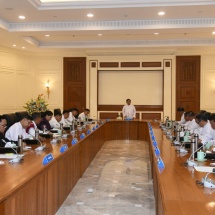 နိုင်ငံတော်စီမံအုပ်ချုပ်ရေးကောင်စီဥက္ကဋ္ဌ နိုင်ငံတော်ဝန်ကြီးချုပ်  ဗိုလ်ချုပ်မှူးကြီး မင်းအောင်လှိုင်    နိုင်ငံတော်စီမံအုပ်ချုပ်ရေးကောင်စီအဖွဲ့ဝင်များ အား တွေ့ဆုံအမှာစကားပြောကြား