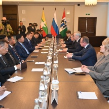 နိုင်ငံတော်စီမံအုပ်ချုပ်ရေးကောင်စီဥက္ကဋ္ဌ နိုင်ငံတော်ဝန်ကြီးချုပ်  ဗိုလ်ချုပ်မှူးကြီး မင်းအောင်လှိုင် နိုဗိုစီဗစ်ဒေသ အုပ်ချုပ်ရေးမှူးနှင့် တွေ့ဆုံဆွေးနွေး