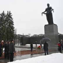 Chairman of State Administration Council Prime Minister Senior General Min Aung Hlaing lays wreath at the Piskaryovskoye Memorial Cemetery in St. Petersburg
