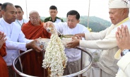 Bejewelled diamond orb, pennant-shaped vane and umbrella hoisted atop Shwephonepwint Pagoda with consecration ceremony in Taunggyi, Shan State (South)
