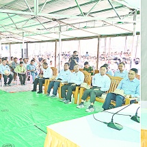 နိုင်ငံတော်စီမံအုပ်ချုပ်ရေးကောင်စီဥက္ကဋ္ဌ နိုင်ငံတော်ဝန်ကြီးချုပ် ဗိုလ်ချုပ်မှူးကြီးမင်းအောင်လှိုင် မန္တလေး ငလျင်ကြီးဖြစ်ပေါ်ခဲ့စဉ် ထိခိုက်ပျက်စီးခဲ့ရမှုများကြုံတွေ့ခဲ့ရသည့် အင်းလေးဒေသသို့ သွားရောက်စစ်ဆေး၊ ဘေးဒဏ်သင့်ပြည်သူများအားတွေ့ဆုံအားပေးပြီး လိုအပ်သည်များ ဖြည့်ဆည်း ဆောင်ရွက်