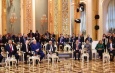 နိုင်ငံတော်စီမံအုပ်ချုပ်ရေးကောင်စီဥက္ကဋ္ဌ နိုင်ငံတော်ဝန်ကြီးချုပ် ဗိုလ်ချုပ် မှူးကြီး မင်းအောင်လှိုင်     ရုရှားဖက်ဒရေးရှင်းနိုင်ငံ သမ္မတ မစ္စတာ ဗလာဒီမာ ပူတင်မှ တည်ခင်းဧည့်ခံသည့် ညစာစားပွဲသို့ အခြားနိုင်ငံ့ အကြီးအကဲများနှင့်အတူ ပါဝင်တက်ရောက်