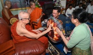 SAC Chairman PM Senior General Min Aung Hlaing, wife Daw Kyu Kyu Hla  pay homage to long-living Kengyin Sayadaw in Kengtung, offer donations