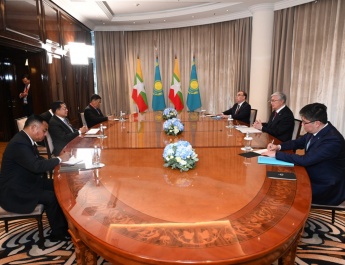 နိုင်ငံတော်စီမံအုပ်ချုပ်ရေးကောင်စီဥက္ကဋ္ဌ နိုင်ငံတော်ဝန်ကြီးချုပ် ဗိုလ်ချုပ်မှူးကြီး မင်းအောင်လှိုင် ကာဇက်စတန်နိုင်ငံသမ္မတ H.E.Mr. Kassym-Jomart Tokayev နှင့် တွေ့ဆုံဆွေးနွေး