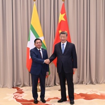 နိုင်ငံတော်စီမံအုပ်ချုပ်ရေးကောင်စီဥက္ကဋ္ဌ နိုင်ငံတော်ဝန်ကြီးချုပ် ဗိုလ်ချုပ်မှူးကြီးမင်းအောင်လှိုင် တရုတ်ပြည်သူ့သမ္မတနိုင်ငံ  သမ္မတ  မစ္စတာရှီကျင့်ဖျင်နှင့် တွေ့ဆုံဆွေးနွေး