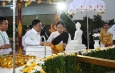 နိုင်ငံတော်စီမံအုပ်ချုပ်ရေးကောင်စီဥက္ကဋ္ဌ နိုင်ငံတော်ဝန်ကြီးချုပ်  ဗိုလ်ချုပ် မှူးကြီး မင်းအောင်လှိုင်နှင့်ဇနီး ဒေါ်ကြူကြူလှ၊ ကောင်စီဝင်များနှင့် ဇနီးများ က ကဆုန်ညောင်ရေသွန်းလောင်းပူဇော်