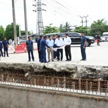 နိုင်ငံတော်စီမံအုပ်ချုပ်ရေးကောင်စီဥက္ကဋ္ဌ နိုင်ငံတော်ဝန်ကြီးချုပ် ဗိုလ်ချုပ်မှူးကြီးမင်းအောင်လှိုင် လှိုင်သာယာမြို့နယ်၊ မြို့ပြဖွံ့ဖြိုးတိုးတက်ရေးဆောင်ရွက်ထားရှိမှုအခြေအနေများနှင့် အနောက်ပိုင်းနည်းပညာတက္ကသိုလ်တို့သို့ သွားရောက်ကြည့်ရှုစစ်ဆေး