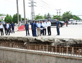 နိုင်ငံတော်စီမံအုပ်ချုပ်ရေးကောင်စီဥက္ကဋ္ဌ နိုင်ငံတော်ဝန်ကြီးချုပ် ဗိုလ်ချုပ်မှူးကြီးမင်းအောင်လှိုင် လှိုင်သာယာမြို့နယ်၊ မြို့ပြဖွံ့ဖြိုးတိုးတက်ရေးဆောင်ရွက်ထားရှိမှုအခြေအနေများနှင့် အနောက်ပိုင်းနည်းပညာတက္ကသိုလ်တို့သို့ သွားရောက်ကြည့်ရှုစစ်ဆေး