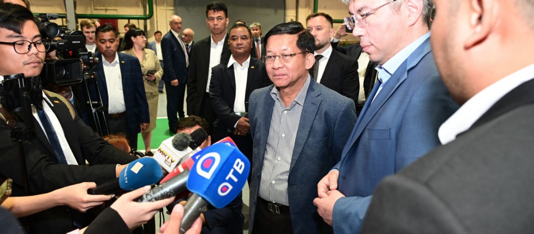 Chairman of the State Administration Council Prime Minister Senior General Min Aung Hlaing and Head of Buryatia Mr. Aleksey Sambuyevich Tsydenov answer questions of the local media including Arigus, ATV and Tivicom