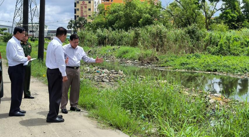 Chairman of State Administration Council Prime Minister Senior General Min Aung Hlaing inspects tasks carried out for better drainage system along Yangon-Pathein road in Hlaingtharyar Township