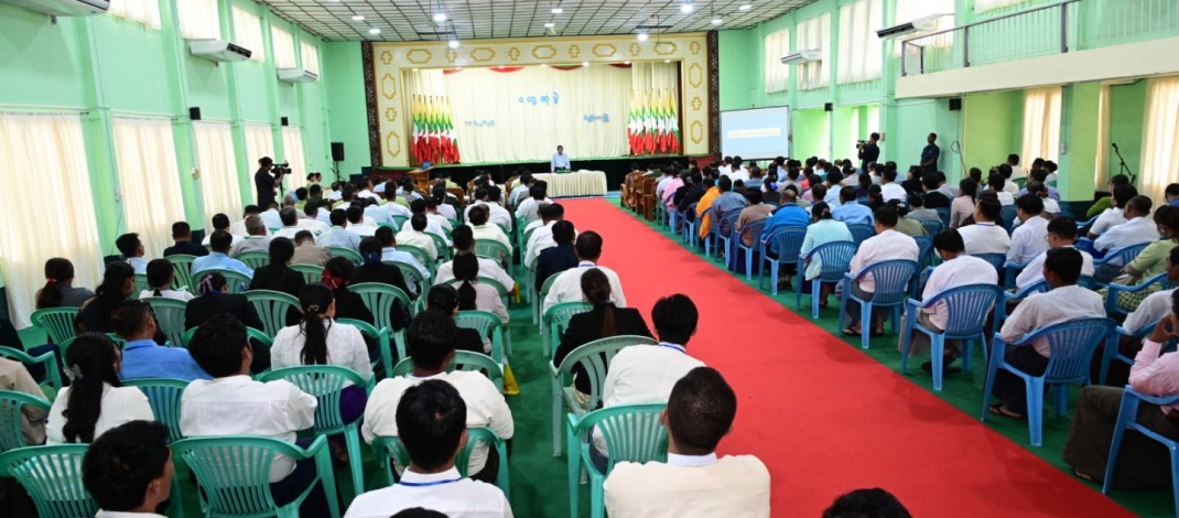 Chairman of State Administration Council Prime Minister Senior General Min Aung Hlaing meets district and township level departmental officials, local elders and MSME entrepreneurs from Meiktila District, Mandalay Region, and discusses regional development