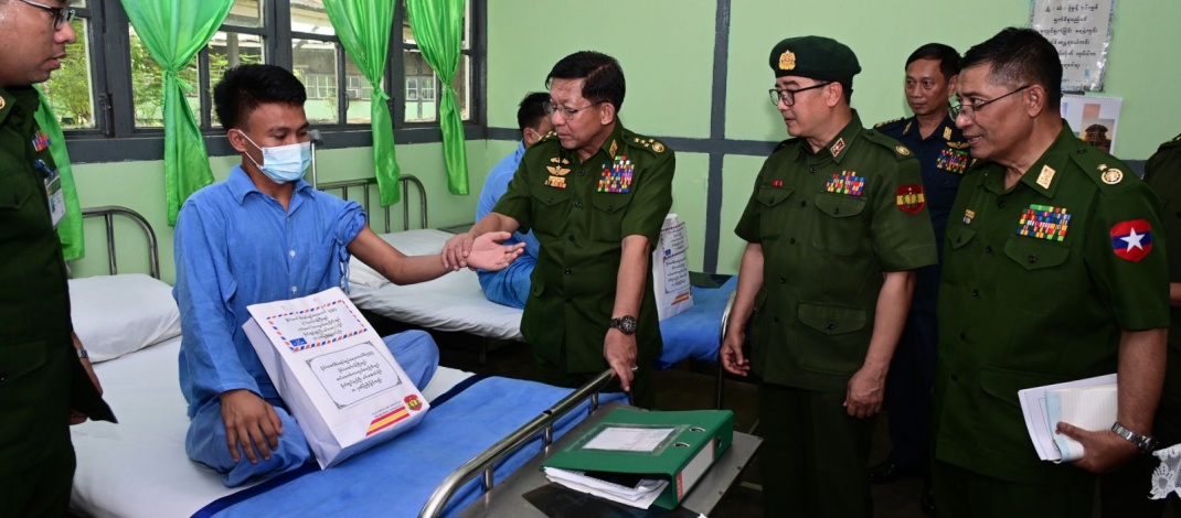 Chairman of State Administration Council Commander-in-Chief of Defence Services Senior General Min Aung Hlaing visit officers, other ranks receiving treatments at defence services hospital in Meiktila, attends to their needs
