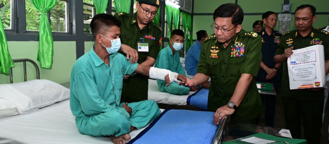 နိုင်ငံတော်စီမံအုပ်ချုပ်ရေးကောင်စီဥက္ကဋ္ဌ တပ်မ‌တော်ကာကွယ်ရေးဦးစီးချုပ် ဗိုလ်ချုပ်မှူးကြီးမင်းအောင်လှိုင် မိတ္ထီလာမြို့ရှိ တပ်မတော်ဆေးရုံတွင် ဆေးရုံတက်ရောက်ကုသမှုခံယူလျက်ရှိသည့် အရာရှိ၊ စစ်သည်များ၏ ကျန်းမာရေးအခြေအနေများအား သွားရောက်ကြည့်ရှုအားပေး၊ လိုအပ်သည်များဖြည့်ဆည်းဆောင်ရွက်
