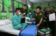 နိုင်ငံတော်စီမံအုပ်ချုပ်ရေးကောင်စီဥက္ကဋ္ဌ တပ်မ‌တော်ကာကွယ်ရေးဦးစီးချုပ် ဗိုလ်ချုပ်မှူးကြီးမင်းအောင်လှိုင် မိတ္ထီလာမြို့ရှိ တပ်မတော်ဆေးရုံတွင် ဆေးရုံတက်ရောက်ကုသမှုခံယူလျက်ရှိသည့် အရာရှိ၊ စစ်သည်များ၏ ကျန်းမာရေးအခြေအနေများအား သွားရောက်ကြည့်ရှုအားပေး၊ လိုအပ်သည်များဖြည့်ဆည်းဆောင်ရွက်