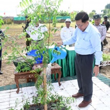 မကွေးတိုင်းဒေသကြီး၊ မင်းဘူးခရိုင်၊ မင်းဘူးမြို့နယ်၊ အပူပိုင်းဒေသ(၁၃)ခရိုင်  စိမ်းလန်းစိုပြည်ရေး၊ ၂၀၂၅ ခုနှစ် နိုင်ငံတော်အဆင့် ဒုတိယအကြိမ် လူထုလှုပ်ရှားမှုအသွင်ဖြင့် သစ်ပင်စိုက်ပျိုးပွဲကျင်းပပြုလုပ် နိုင်ငံတော်လုံခြုံရေးနှင့်အေးချမ်းသာယာရေးကော်မရှင်ဥက္ကဋ္ဌ  ဗိုလ်ချုပ်မှူးကြီးမင်းအောင်လှိုင်  တက်ရောက်၍ တမာပျိုးပင်အား ဦးဆောင်စိုက်ပျိုးပေး