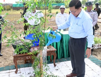 မကွေးတိုင်းဒေသကြီး၊ မင်းဘူးခရိုင်၊ မင်းဘူးမြို့နယ်၊ အပူပိုင်းဒေသ(၁၃)ခရိုင်  စိမ်းလန်းစိုပြည်ရေး၊ ၂၀၂၅ ခုနှစ် နိုင်ငံတော်အဆင့် ဒုတိယအကြိမ် လူထုလှုပ်ရှားမှုအသွင်ဖြင့် သစ်ပင်စိုက်ပျိုးပွဲကျင်းပပြုလုပ် နိုင်ငံတော်လုံခြုံရေးနှင့်အေးချမ်းသာယာရေးကော်မရှင်ဥက္ကဋ္ဌ  ဗိုလ်ချုပ်မှူးကြီးမင်းအောင်လှိုင်  တက်ရောက်၍ တမာပျိုးပင်အား ဦးဆောင်စိုက်ပျိုးပေး