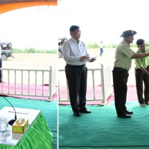 Chairman of State Security and Peace Commission of the Republic of the Union of Myanmar Senior General Min Aung Hlaing discusses regional development tasks with departmental officials, town elders in Chauk, Yenangyaung