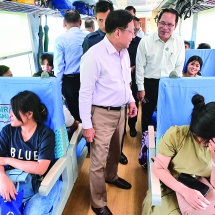 နိုင်ငံတော်လုံခြုံရေးနှင့် အေးချမ်းသာယာရေးကော်မရှင်ဥက္ကဋ္ဌ  ဗိုလ်ချုပ်မှူးကြီးမင်းအောင်လှိုင် နေပြည်တော်-ရန်ကုန် လူစီးအမြန်ရထားဖြင့် ပြည်သူများနှင့်အတူ လိုက်ပါစီးနင်း၊  ပဲခူးတိုင်းဒေသကြီး၊ တောင်ငူမြို့၊ကေတုမတီမြို့ဟောင်း ဖော်ထုတ်ပြုပြင်ထိန်းသိမ်းရေး ဆောင်ရွက်နေမှုအခြေအနေများ ကြည့်ရှုစစ်ဆေး