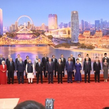 ပြည်ထောင်စုသမ္မတမြန်မာနိုင်ငံတော် ယာယီသမ္မတ နိုင်ငံတော်လုံခြုံရေးနှင့် အေးချမ်းသာယာရေးကော်မရှင်ဥက္ကဋ္ဌ ဗိုလ်ချုပ်မှူးကြီးမင်းအောင်လှိုင် ရှန်ဟိုင်းပူးပေါင်းဆောင်ရွက်မှုအဖွဲ့ ထိပ်သီးအစည်းအဝေး (SCO SUMMIT 2025) အစည်းအဝေးအထိမ်းအမှတ် ကြိုဆိုဂုဏ်ပြုညစာစားပွဲသို့တက်ရောက်