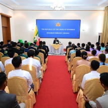 ပြည်ထောင်စုသမ္မတမြန်မာနိုင်ငံတော် ယာယီသမ္မတ နိုင်ငံတော်လုံခြုံရေးနှင့်  အေးချမ်းသာယာရေး ကော်မရှင်ဥက္ကဋ္ဌ ဗိုလ်ချုပ်မှူးကြီးမင်းအောင်လှိုင် တရုတ်ပြည်သူ့သမ္မတနိုင်ငံဆိုင်ရာ မြန်မာသံရုံးနှင့် စစ်သံရုံးမိသားစုများအား တွေ့ဆုံအမှာစကားပြောကြား