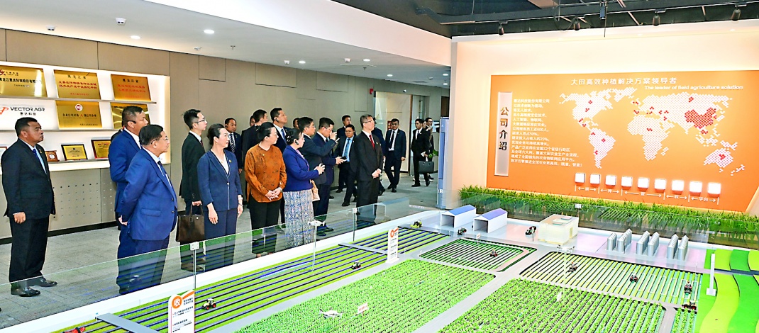 Acting President of the Republic of the Union of Myanmar, Chairman of State Security and Peace Commission of the Republic of the Union of Myanmar, Senior General Min Aung Hlaing and high-level Myanmar delegation visit Beidahaung Smart Agriculture Exhibition Center and Heilongjiang Huida Technology Co., Ltd.