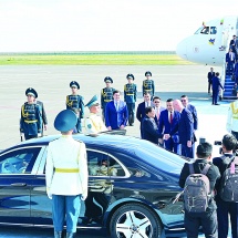 ပြည်ထောင်စုသမ္မတမြန်မာနိုင်ငံတော် ယာယီသမ္မတ နိုင်ငံတော်လုံခြုံရေးနှင့်အေးချမ်းသာယာရေးကော်မရှင်ဥက္ကဋ္ဌ ဗိုလ်ချုပ်မှူးကြီးမင်းအောင်လှိုင် ကာဇက်စတန်သမ္မတနိုင်ငံသို့ရောက်ရှိ