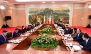 ပြည်ထောင်စုသမ္မတမြန်မာနိုင်ငံတော် ယာယီသမ္မတနိုင်ငံတော်လုံခြုံရေးနှင့်အေးချမ်းသာယာရေး ကော်မရှင်ဥက္ကဋ္ဌဗိုလ်ချုပ်မှူးကြီးမင်းအောင်လှိုင်တရုတ်ပြည်သူ့သမ္မတနိုင်ငံသမ္မတ H.E. Mr. Xi Jinping နှင့် တွေ့ဆုံဆွေးနွေး