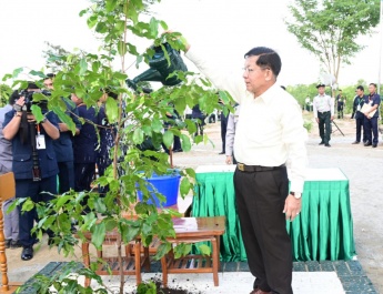 ပြည်ထောင်စုသမ္မတမြန်မာနိုင်ငံတော်ယာယီသမ္မတနိုင်ငံတော်လုံခြုံရေးနှင့် အေးချမ်းသာယာရေးကော်မရှင်ဥက္ကဋ္ဌဗိုလ်ချုပ်မှူးကြီးမင်းအောင်လှိုင်ပြည်ထောင်စုနယ်မြေ၊နေပြည်တော် ၂၀၂၅ ခုနှစ်၊ တတိယအကြိမ် မိုးရာသီသစ်ပင်စိုက်ပျိုးပွဲသို့တက်ရောက်၍ ခရေပျိုးပင်အား ဦးဆောင်စိုက်ပျိုးပေး