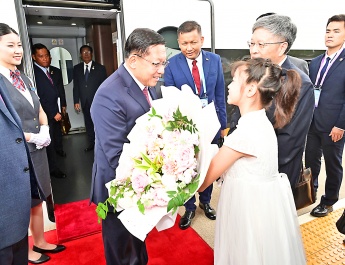 Acting President of the Republic of the Union of Myanmar, Chairman of the State Security and Peace Commission of the Republic of the Union of Myanmar, Senior General Min Aung Hlaing and high-level Myanmar delegation arrive in Beijing by special express train from Tianjin
