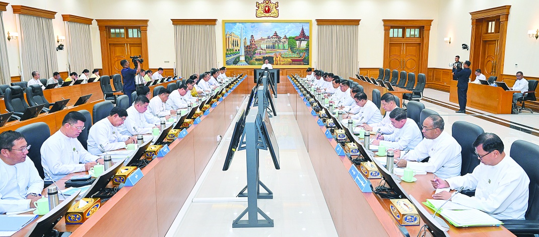 ဘဏ္ဍာရေးဆိုင်ရာကော်မရှင်ဥက္ကဋ္ဌ ပြည်ထောင်စုသမ္မတမြန်မာနိုင်ငံတော် ယာယီသမ္မတ နိုင်ငံတော်လုံခြုံရေးနှင့်အေးချမ်းသာယာရေးကော်မရှင်ဥက္ကဋ္ဌဗိုလ်ချုပ်မှူးကြီးမင်းအောင်လှိုင် ဘဏ္ဍာရေးဆိုင်ရာကော်မရှင်အစည်းအဝေးသို့ တက်ရောက်အမှာစကား ပြောကြား