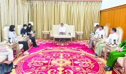 ပြည်ထောင်စုသမ္မတမြန်မာနိုင်ငံတော် ယာယီသမ္မတ နိုင်ငံတော်လုံခြုံရေးနှင့်အေးချမ်းသာယာရေး ကော်မရှင်ဥက္ကဋ္ဌ ဗိုလ်ချုပ်မှူးကြီးမင်းအောင်လှိုင်ထံသို့ တရုတ်နိုင်ငံခြားရေးဝန်ကြီးဌာန အာရှရေးရာ အထူးကိုယ်စားလှယ် ဦးဆောင်သည့် ကိုယ်စားလှယ်အဖွဲ့ လာရောက်ဂါရဝပြုတွေ့ဆုံ