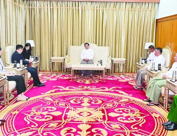 ပြည်ထောင်စုသမ္မတမြန်မာနိုင်ငံတော် ယာယီသမ္မတ နိုင်ငံတော်လုံခြုံရေးနှင့်အေးချမ်းသာယာရေး ကော်မရှင်ဥက္ကဋ္ဌ ဗိုလ်ချုပ်မှူးကြီးမင်းအောင်လှိုင်ထံသို့ တရုတ်နိုင်ငံခြားရေးဝန်ကြီးဌာန အာရှရေးရာ အထူးကိုယ်စားလှယ် ဦးဆောင်သည့် ကိုယ်စားလှယ်အဖွဲ့ လာရောက်ဂါရဝပြုတွေ့ဆုံ