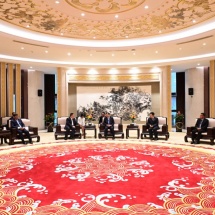 ပြည်ထောင်စုသမ္မတမြန်မာနိုင်ငံတော် ယာယီသမ္မတ နိုင်ငံတော်လုံခြုံရေးနှင့် အေးချမ်းသာယာရေး ကော်မရှင်ဥက္ကဋ္ဌ ဗိုလ်ချုပ်မှူးကြီးမင်းအောင်လှိုင် တရုတ်ကွန်မြူနစ်ပါတီ ယူနန်ပြည်နယ်ပါတီကော်မတီအမြဲတမ်းကော်မတီအဖွဲ့ဝင်၊ ယူနန်ပြည်နယ်ပါတီကော်မတီ၏ နိုင်ငံရေးနှင့်ဥပဒေရေးရာကော်မရှင် အတွင်းရေးမှူး Mr. Hu Dapeng နှင့် တွေ့ဆုံဆွေးနွေး