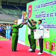 နိုင်ငံတော်လုံခြုံရေးနှင့်အေးချမ်းသာယာရေးကော်မရှင်ဥက္ကဋ္ဌတပ်မတော်ကာကွယ်ရေးဦးစီးချုပ်ဗိုလ်ချုပ်မှူးကြီးမင်းအောင်လှိုင် ၂၀၂၅ ခုနှစ်၊ (၆၂)ကြိမ်မြောက် တပ်မတော်ကာကွယ်ရေးဦးစီးချုပ်ဖလားတပ်မတော်(ကြည်း၊ရေ၊လေ)ဘောလုံးပြိုင်ပွဲ ဗိုလ်လုပွဲနှင့်ဆုချီးမြှင့်ပွဲအခမ်းအနားသို့တက်ရောက်၍ ဆုများပေးအပ်ချီးမြှင့်