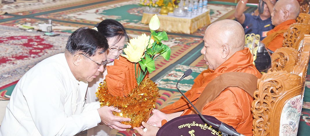 ကာကွယ်ရေးဦးစီးချုပ်ရုံး(ကြည်း၊ ရေ၊ လေ) မိသားစုများ၏  ၂၀၂၅ ခုနှစ် မဟာဘုံကထိန် အလှူတော်မင်္ဂလာအခမ်းအနားကျင်းပ