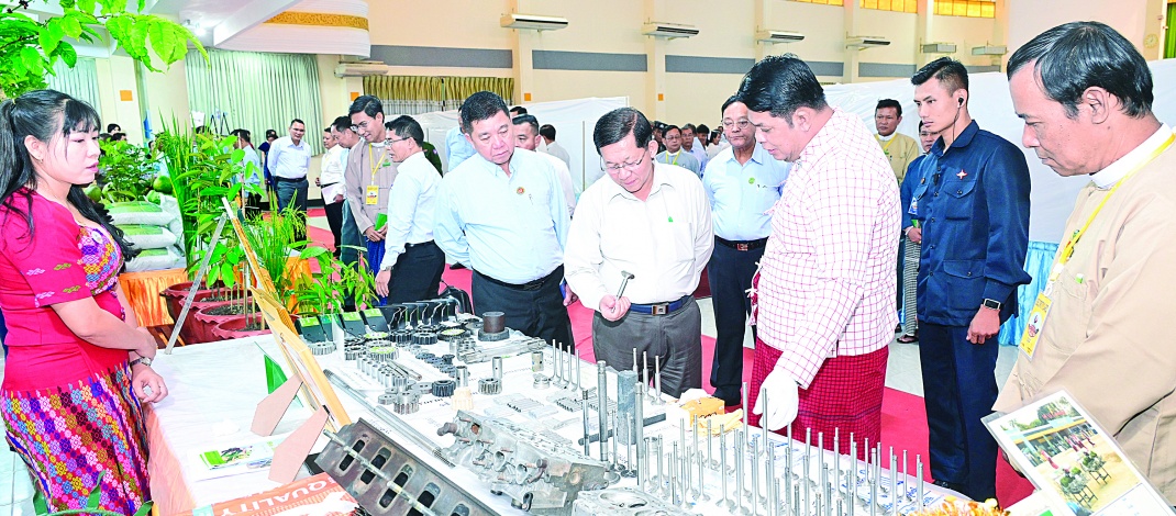 ပြည်ထောင်စုသမ္မတမြန်မာနိုင်ငံတော် ယာယီသမ္မတ နိုင်ငံတော်လုံခြုံရေးနှင့်အေးချမ်းသာယာရေးကော်မရှင်ဥက္ကဋ္ဌ ဗိုလ်ချုပ်မှူးကြီးမင်းအောင်လှိုင်  မွန်ပြည်နယ်ရှိ ပြည်နယ်၊ ခရိုင်၊ မြို့နယ်အဆင့် ဌာနဆိုင်ရာတာဝန်ရှိသူများ၊ မြို့မိမြို့ဖများနှင့်တွေ့ဆုံ၍ ဒေသဖွံ့ဖြိုးတိုးတက်ရေးဆိုင်ရာများ ဆွေးနွေးပြောကြား