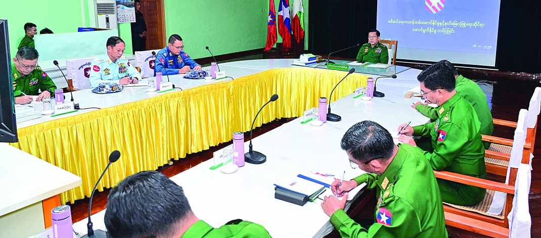 နိုင်ငံတော်လုံခြုံရေးနှင့်အေးချမ်းသာယာရေးကော်မရှင်ဥက္ကဋ္ဌ တပ်မတော်ကာကွယ်ရေးဦးစီးချုပ် ဗိုလ်ချုပ်မှူးကြီးမင်းအောင်လှိုင် အရှေ့တောင်တိုင်းစစ်ဌာနချုပ်၏ စစ်ဦးစီး၊ စစ်ရေး၊ စစ်ထောက်ဆိုင်ရာဆောင်ရွက်နေမှုအခြေအနေများအား စစ်ဆေး၊ နယ်မြေခံတပ်မတော်ဆေးရုံ၌ ဆေးဝါးကုသမှုခံယူနေသည့် အရာရှိ၊ စစ်သည်၊ မိသားစုများအား သွားရောက်ကြည့်ရှုအားပေး