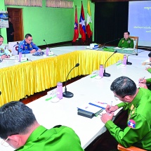 နိုင်ငံတော်လုံခြုံရေးနှင့်အေးချမ်းသာယာရေးကော်မရှင်ဥက္ကဋ္ဌ တပ်မတော်ကာကွယ်ရေးဦးစီးချုပ် ဗိုလ်ချုပ်မှူးကြီးမင်းအောင်လှိုင် အရှေ့တောင်တိုင်းစစ်ဌာနချုပ်၏ စစ်ဦးစီး၊ စစ်ရေး၊ စစ်ထောက်ဆိုင်ရာဆောင်ရွက်နေမှုအခြေအနေများအား စစ်ဆေး၊ နယ်မြေခံတပ်မတော်ဆေးရုံ၌ ဆေးဝါးကုသမှုခံယူနေသည့် အရာရှိ၊ စစ်သည်၊ မိသားစုများအား သွားရောက်ကြည့်ရှုအားပေး