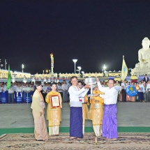 ၂၀၂၅ ခုနှစ်၊ မာရဝိဇယဗုဒ္ဓရုပ်ပွားတော်မြတ်ကြီး တန်ဆောင်တိုင်မီးထွန်းပွဲတော် မီးပုံးပျံလွှတ်တင်ပူဇော်ပြိုင်ပွဲနှင့်မသိုးရွှေကြာသင်္ကန်းရက်လုပ်ပူဇော်ပြိုင်ပွဲ ဆုချီးမြှင့်ပွဲအခမ်းအနားကျင်းပ၊ ပြည်ထောင်စုသမ္မတမြန်မာနိုင်ငံတော် ယာယီသမ္မတနိုင်ငံတော်လုံခြုံရေးနှင့်အေးချမ်းသာယာရေးကော်မရှင်ဥက္ကဋ္ဌ ဗိုလ်ချုပ်မှူးကြီးမင်းအောင်လှိုင် တက်ရောက်ချီးမြှင့်