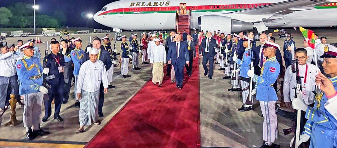 ဘယ်လာရုစ်သမ္မတနိုင်ငံသမ္မတ H.E. Mr. Alexander Gregoryevich Lukashenko ဦးဆောင်သည့် အဆင့်မြင့်ကိုယ်စားလှယ်အဖွဲ့ မြန်မာနိုင်ငံသို့တရားဝင်ချစ်ကြည်ရေးခရီးရောက်ရှိ