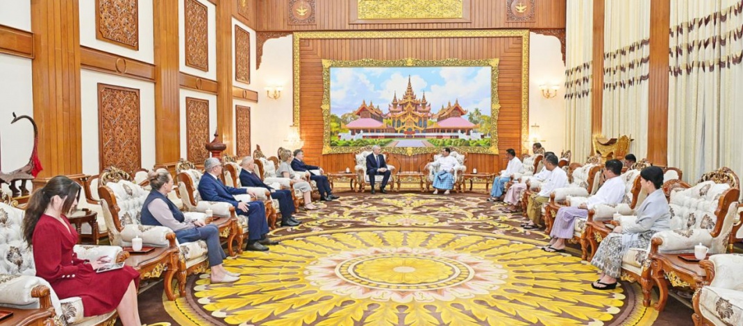 ပြည်ထောင်စုသမ္မတမြန်မာနိုင်ငံတော် ယာယီသမ္မတ နိုင်ငံတော်လုံခြုံရေးနှင့်အေးချမ်းသာယာရေးကော်မရှင်ဥက္ကဋ္ဌ ဗိုလ်ချုပ်မှူးကြီးမင်းအောင်လှိုင်ထံသို့ ရုရှားဖက်ဒရေးရှင်းနိုင်ငံ၊ နိုဗိုစီဗစ်ဒေသအုပ်ချုပ်ရေးမှူး H.E.Mr. Andrey AleksandrovichTravnikov ဦးဆောင်သောကိုယ်စားလှယ်အဖွဲ့က လာရောက်ဂါရဝပြုတွေ့ဆုံ