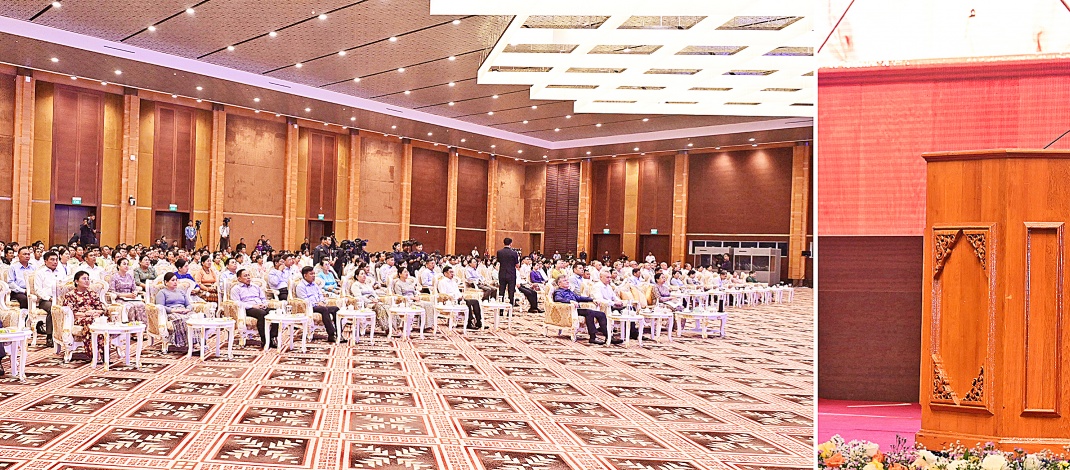 ပြည်ထောင်စုသမ္မတမြန်မာနိုင်ငံတော် ယာယီသမ္မတ နိုင်ငံတော်လုံခြုံရေးနှင့်အေးချမ်းသာယာရေးကော်မရှင်ဥက္ကဋ္ဌ ဗိုလ်ချုပ်မှူးကြီးမင်းအောင်လှိုင်နှင့်ဇနီး ဒေါ်ကြူကြူလှ   ရုရှားဖက်ဒရေးရှင်းနိုင်ငံ၊ နိုဗိုစီဗစ် “Chaldony” State Song and Dance Ensemble အဖွဲ့မှ ဂုဏ်ပြုဖျော်ဖြေသည့်ပဒေသာကပွဲသို့ တက်ရောက်ကြည့်ရှုအားပေး