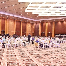 ပြည်ထောင်စုသမ္မတမြန်မာနိုင်ငံတော် ယာယီသမ္မတ နိုင်ငံတော်လုံခြုံရေးနှင့်အေးချမ်းသာယာရေးကော်မရှင်ဥက္ကဋ္ဌ ဗိုလ်ချုပ်မှူးကြီးမင်းအောင်လှိုင်နှင့်ဇနီး ဒေါ်ကြူကြူလှ   ရုရှားဖက်ဒရေးရှင်းနိုင်ငံ၊ နိုဗိုစီဗစ် “Chaldony” State Song and Dance Ensemble အဖွဲ့မှ ဂုဏ်ပြုဖျော်ဖြေသည့်ပဒေသာကပွဲသို့ တက်ရောက်ကြည့်ရှုအားပေး