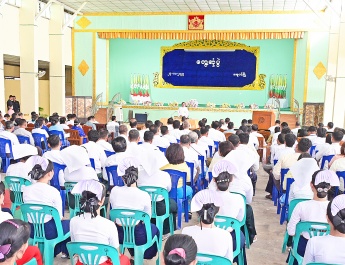 ပြည်ထောင်စုသမ္မတမြန်မာနိုင်ငံတော် ယာယီသမ္မတ နိုင်ငံတော်လုံခြုံရေးနှင့်အေးချမ်းသာယာရေး ကော်မရှင်ဥက္ကဋ္ဌ ဗိုလ်ချုပ်မှူးကြီးမင်းအောင်လှိုင် မအူပင်မြို့ရှိ ခရိုင်၊ မြို့နယ်အဆင့်ဌာနဆိုင်ရာ တာဝန်ရှိသူများ၊ မြို့မိမြို့ဖများနှင့်တွေ့ဆုံ၍ ဒေသဖွံ့ဖြိုးတိုးတက်ရေးဆိုင်ရာများဆွေးနွေးပြောကြား