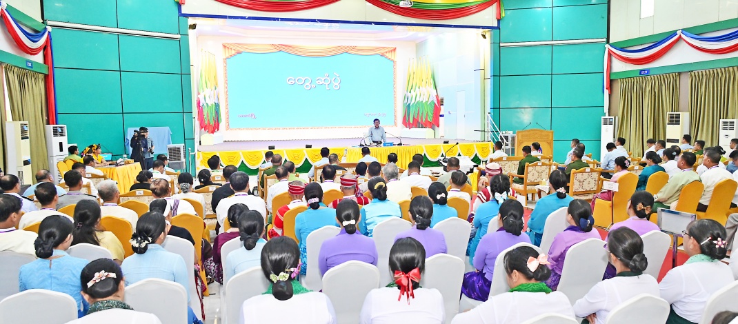 Acting President of the Republic of the Union of Myanmar, Chairman of State Security and Peace Commission, Senior General Min Aung Hlaing meets Kayin State level departmental officials and local elders in Hpa-an, discusses regional development