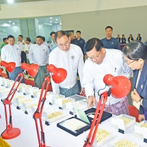 ပြည်ထောင်စုသမ္မတမြန်မာနိုင်ငံတော် ယာယီသမ္မတနိုင်ငံတော်လုံခြုံရေးနှင့်အေးချမ်းသာယာရေးကော်မရှင်ဥက္ကဋ္ဌ ဗိုလ်ချုပ်မှူးကြီးမင်းအောင်လှိုင်  အကြိမ်(၆၀)မြောက် မြန်မာ့ကျောက်မျက်ရတနာပြပွဲ ဖွင့်ပွဲအခမ်းအနားသို့ တက်ရောက်ချီးမြှင့် 