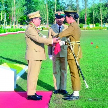 နိုင်ငံတော်လုံခြုံရေးနှင့်အေးချမ်းသာယာရေးကော်မရှင်ဥက္ကဋ္ဌတပ်မတော်ကာကွယ်ရေးဦးစီးချုပ် ဗိုလ်ချုပ်မှူးကြီး သတိုးမဟာသရေစည်သူ သတိုးသီရိသုဓမ္မမင်းအောင်လှိုင်    ဘွဲ့ရအမျိုးသမီးဗိုလ်လောင်းသင်တန်းအမှတ်စဉ်(၁၂)သင်တန်းဆင်းဂုဏ်ပြုစစ်ရေးပြအခမ်းအနားသို့ တက်ရောက်မိန့်ခွန်းပြောကြား